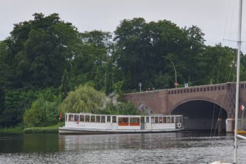 Alsterdamper St. Georg vor der Krugkoppelbrücke